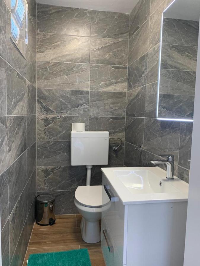 Apartmani Albatros Perusic Kültér fotó