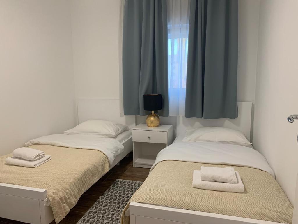 Apartmani Albatros Perusic Kültér fotó