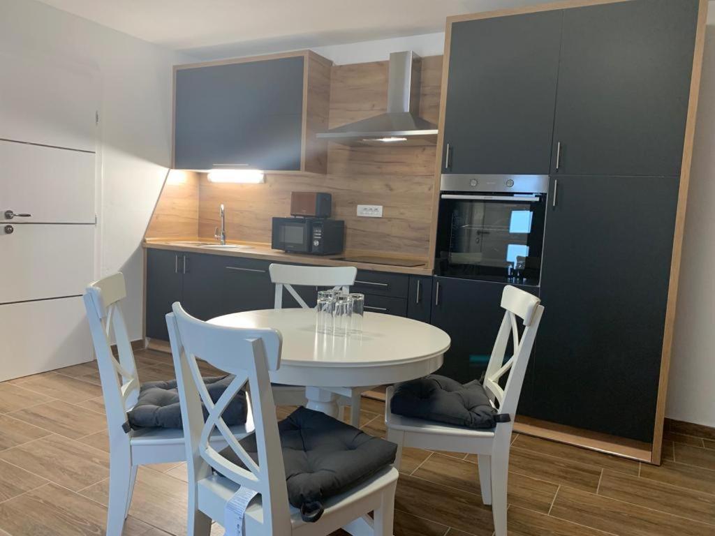Apartmani Albatros Perusic Kültér fotó
