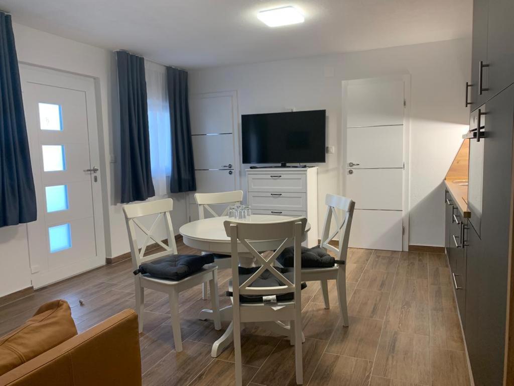 Apartmani Albatros Perusic Kültér fotó